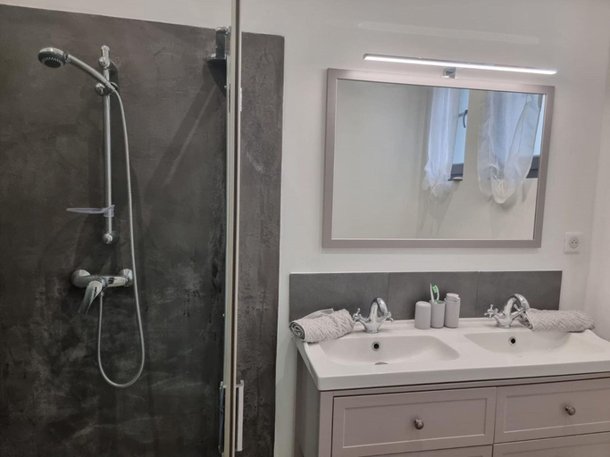 Bathroom 5, Charming holiday house with private pool, Maillane, Bouches-du-Rhône