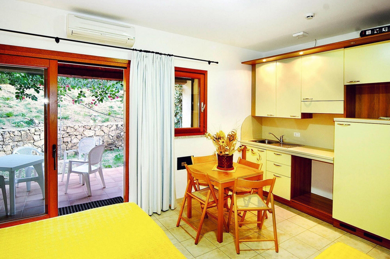 Dining 5, Apartment in Palau Near Surfing Paradise, Olbia-Tempio