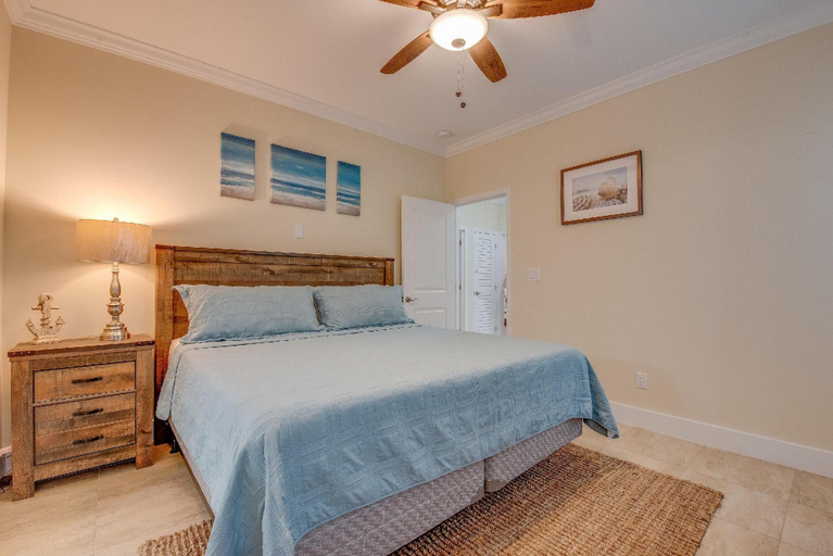 Room 2, 2 Beautiful 4 Bed 3 Bath Pool Home w Free Dock, Monroe