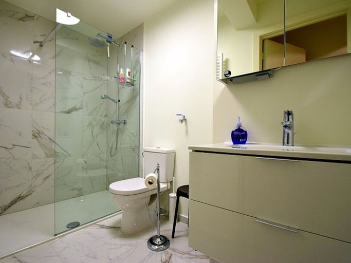 Bathroom 5, Apartment in Oostende Near the Beach, West-Vlaanderen