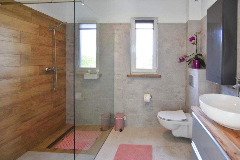 Bathroom 4, Comfortable Holiday Home With a Private Garden, Słupsk
