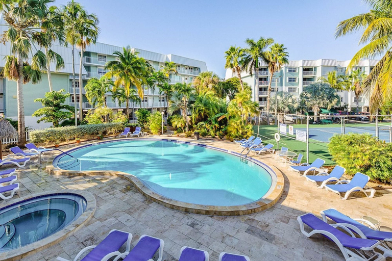 Exterior 3, Island Time Gorgeous Condo Steps To The Beach, Monroe