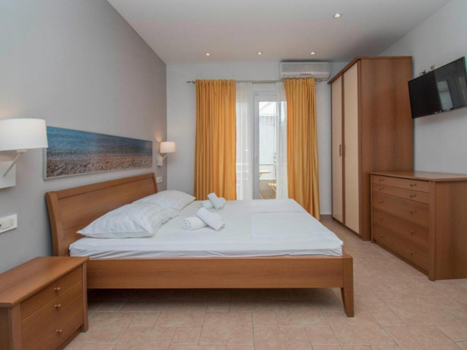 Bedroom 2, Apartments Antonio - Studio with Balcony 2, Tučepi