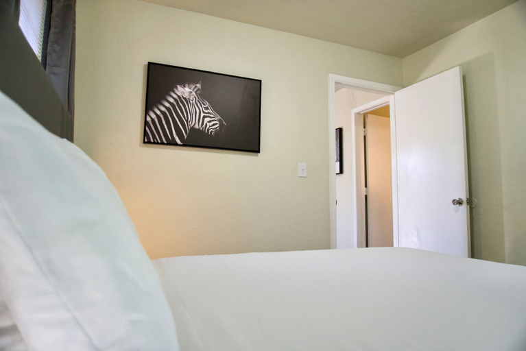 Bedroom 4, Cozy Home- Zoos Museums Fun Step From Your Door, Oklahoma