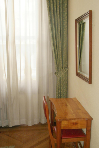 Others 4, Hostal La Selecta, Madrid