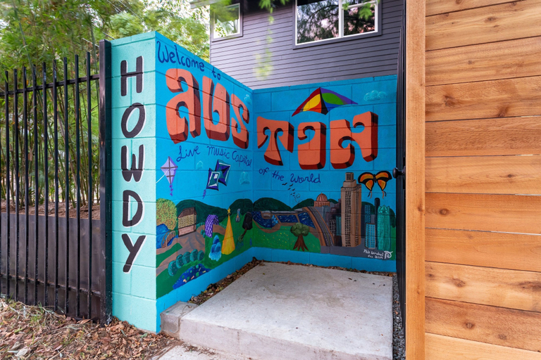Room 4, Disco Den w Hot Tub 6 min Walk to Rainey St, Travis