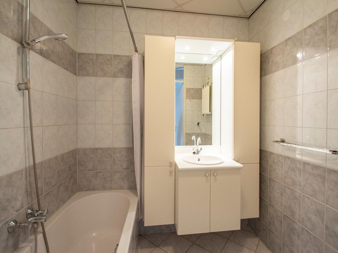 Bathroom 5, An Apartment That is Attractively Furnished, Den Helder