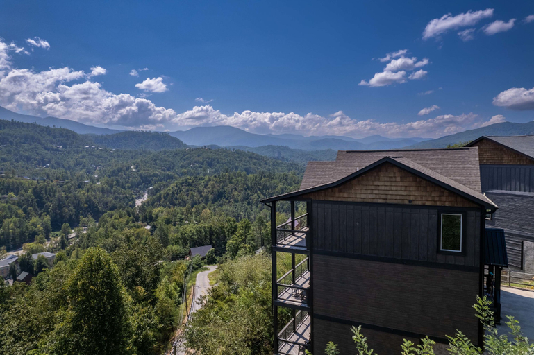 Room 3, Stunning 4bedroom With Sky Views, Sevier