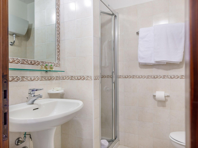 Bathroom 3, Residence Baia Verde, Valledoria, Sassari