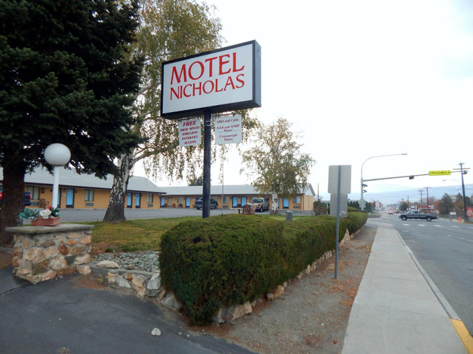 Others 5, Motel Nicholas, Okanogan