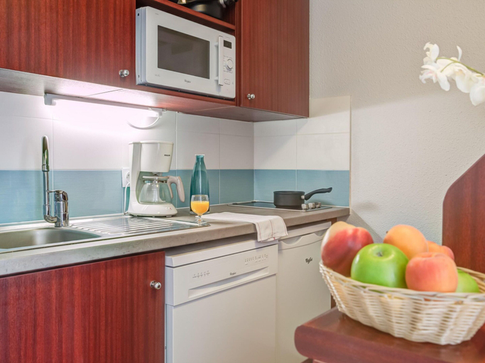 Private kitchen, Apartment in Collioure With Sea View, Pyrénées-Orientales