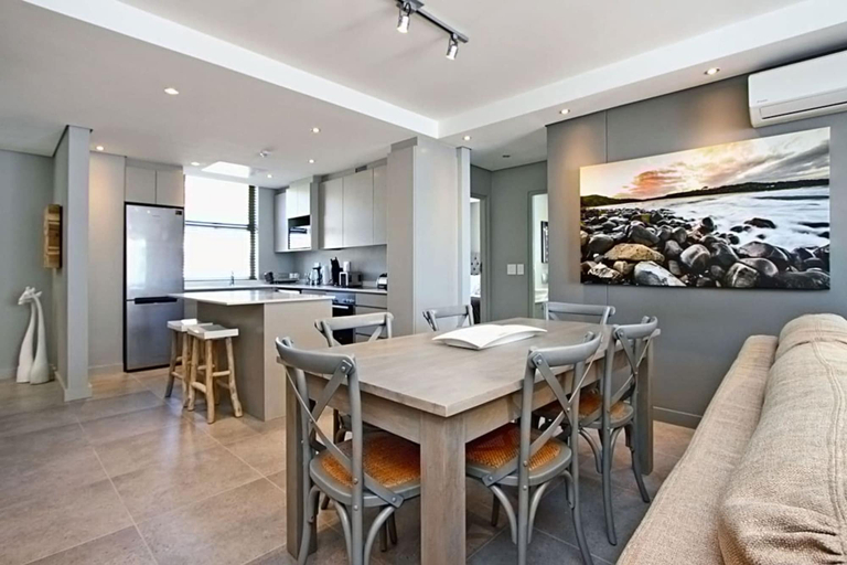 Room 5, Comfort Meets the Coast at Fairmont 201, City of Cape Town