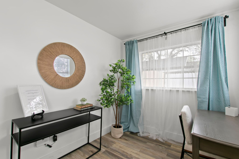 Room 4, NEW St Pete Retreat Newly Updated Pet Friendly, Pinellas