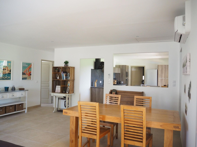 Dining 5, Holiday Home Near Pont du Gard & Vineyards, Gard