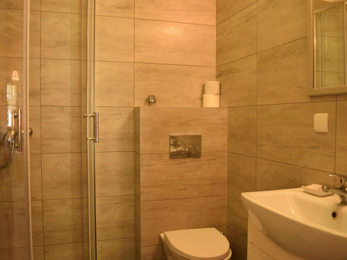 Bathroom 5, Semi-detached House Near the Lake, Bytów