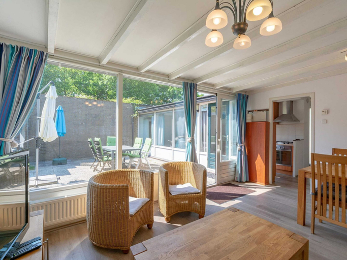 Living room 3, Detached Bungalow Edge of the Duinland Park, Zijpe