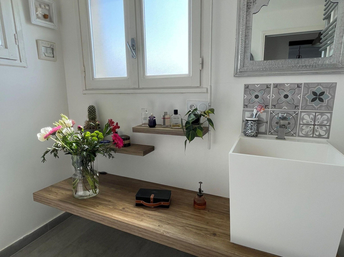 Bathroom 5, Unusual Duplex With Garden, Côtes-d'Armor