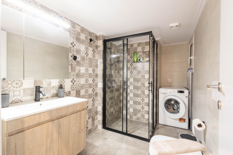 Room 3, Urban Comfort 2 Bdrm Next to Metro, Attica