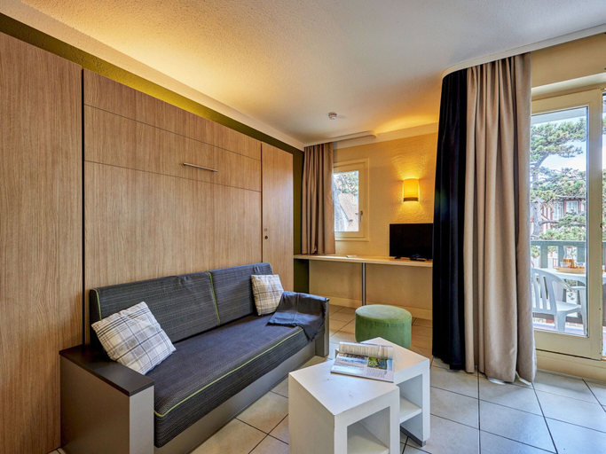 Living area, Studio in Deauville Near the Beach, Calvados