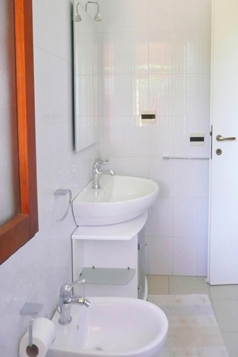 Bathroom, Terraced House by Sardinia's White Beaches, Cagliari