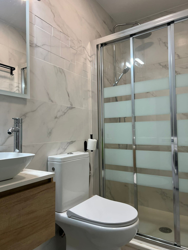 Bathroom, Cozy Apartment up to 6 Persons 3 min to Metro, Madrid