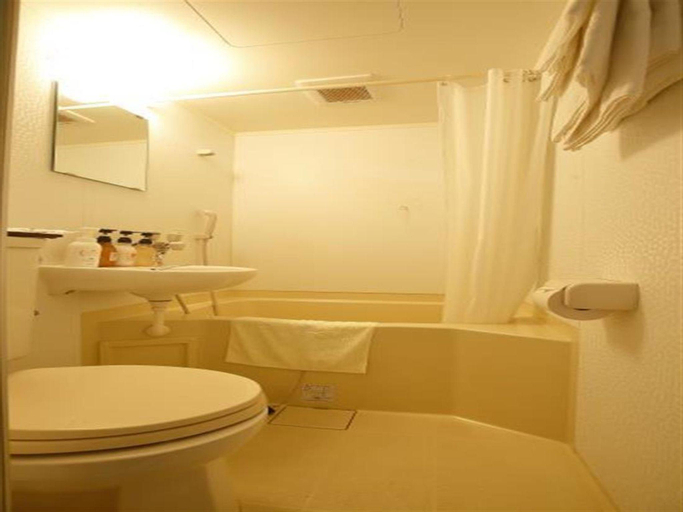Bathroom 4