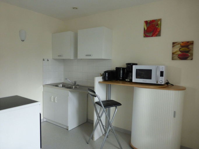 Private kitchen, Apartment Near the Beach in Ploulec'h, Côtes-d'Armor