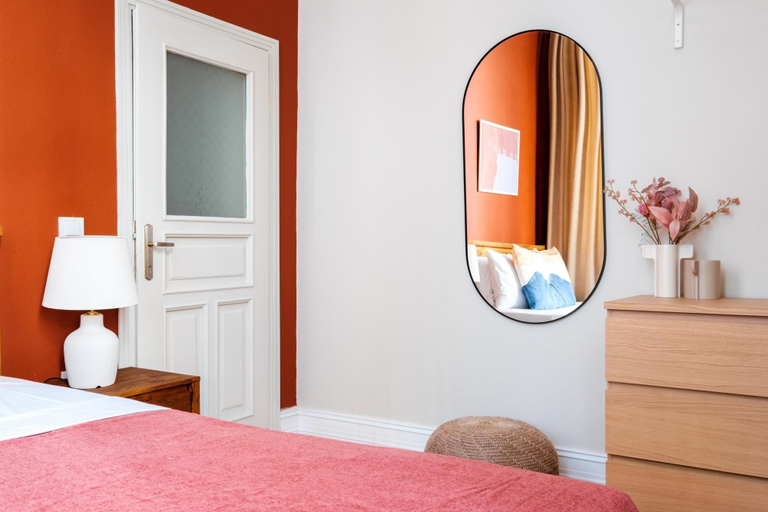 Others 3, Chic Modern Flat w Balcony 5 min to Taksim, Beyoğlu