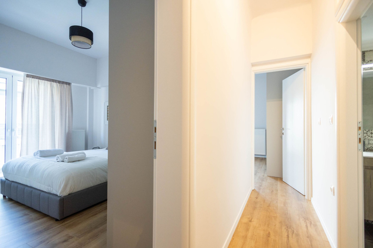 Room 4, Urban Comfort 2 Bdrm Next to Metro, Attica