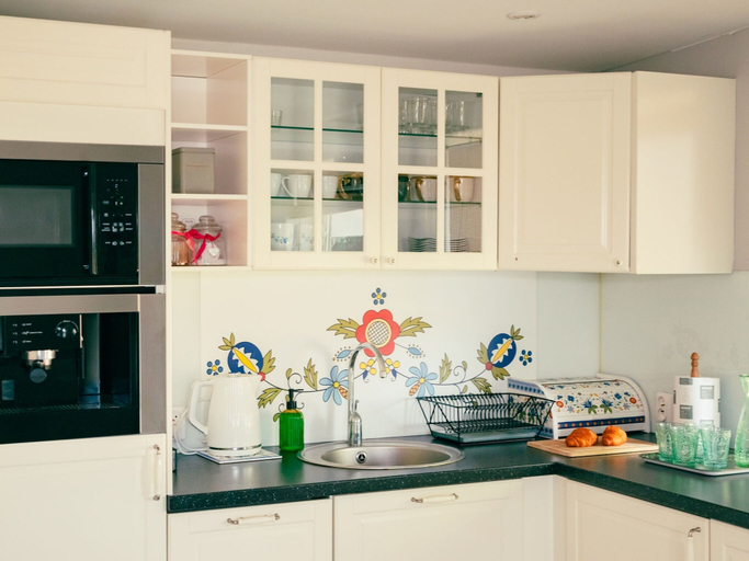 Private kitchen, Holiday Home With Private Sauna, Jacuzzi and Pool, Kartuzy