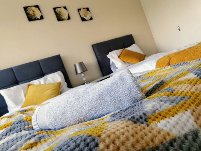 Room 2, 3bed Full House - Free Parking - Family Friendly!, Wolverhampton
