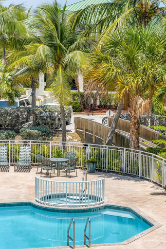 Room 4, St Martin Suite Beautifully Updated Pool View, Monroe