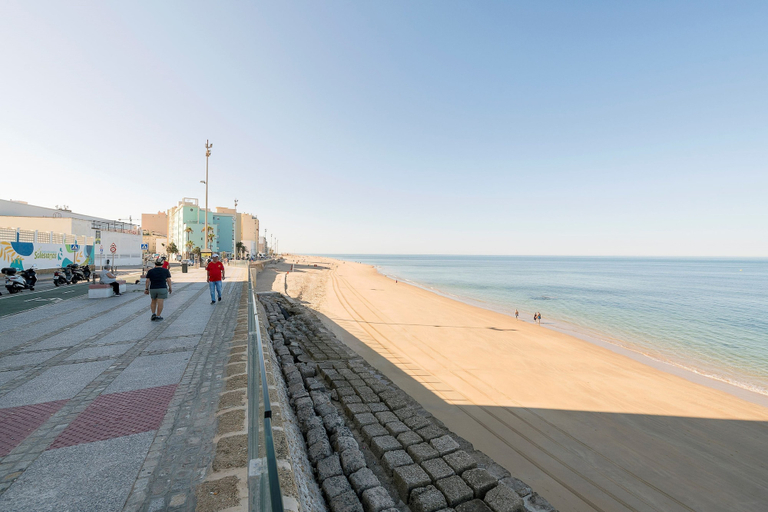 Room 3, Velbar in Cadiz With 3 Bedrooms and 1 Bathrooms, Cádiz