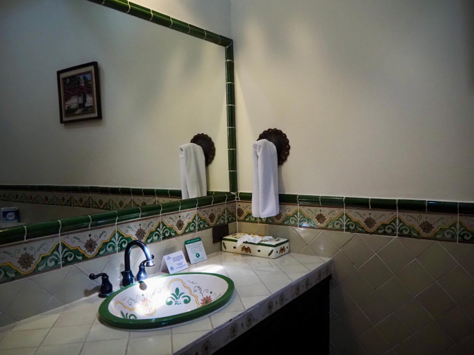 Bathroom 3, Hotel Casa Madeleine B&B & Spa, Antigua Guatemala