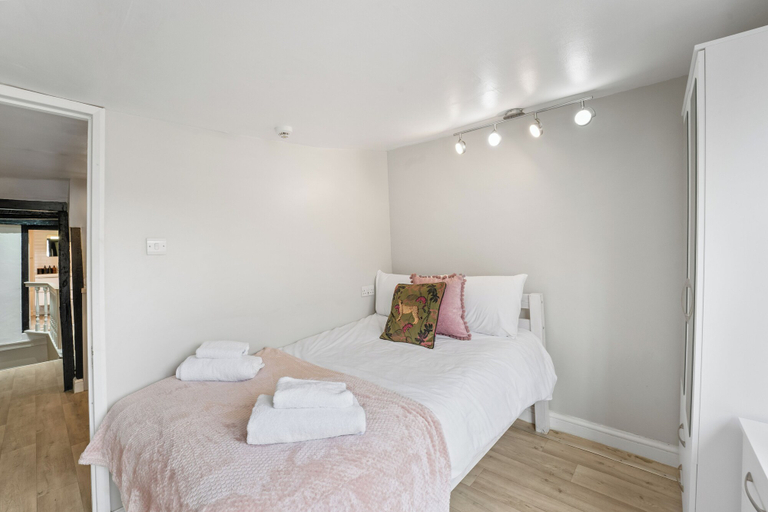 Bedroom 4, 3 Bedroom City Centre Apartment, Kent