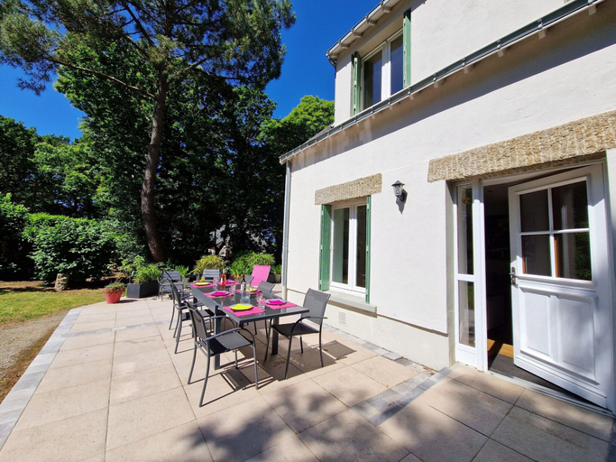 Dining 4, Holiday Home in Moelan Near Kerfany Beach, Finistère