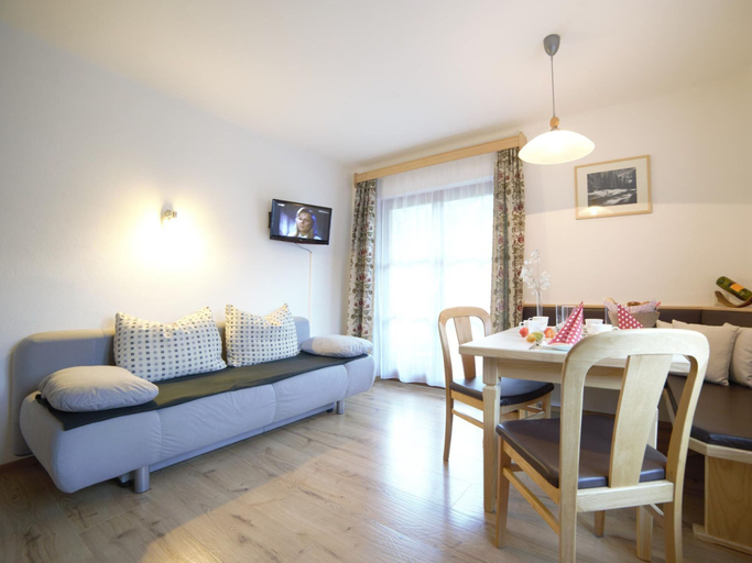 Dining 5, Apartment in Flachau Near Ski Slopes, Sankt Johann im Pongau