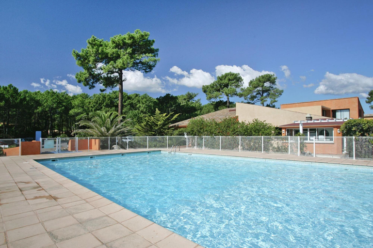 Pool 3, Apartment in Corsica With Beach Access, Haute-Corse