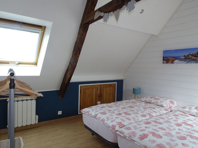 Room 3, Duplex in Plougasnou Near Stunning Beaches, Finistère