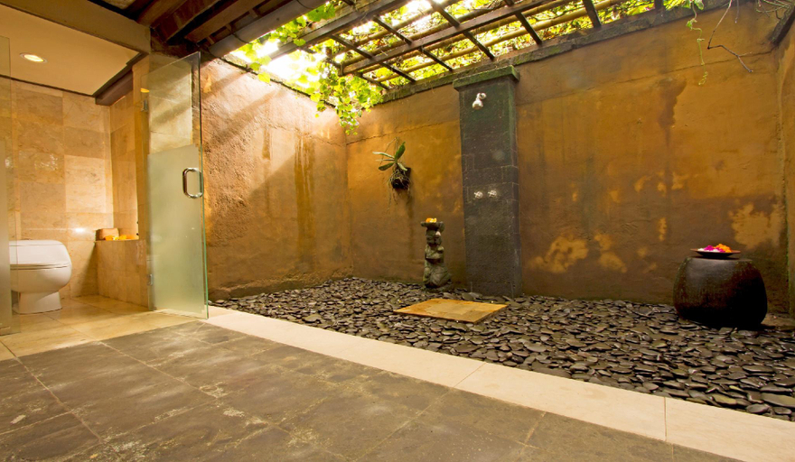 Bathroom 26