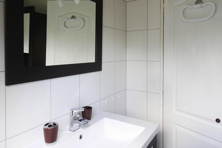 Bathroom 3, Holiday Home Near Rosa Granite Coast Beaches, Côtes-d'Armor