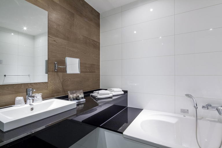 Bathroom 4, Van der Valk Hotel Harderwijk op de Veluwe, Harderwijk