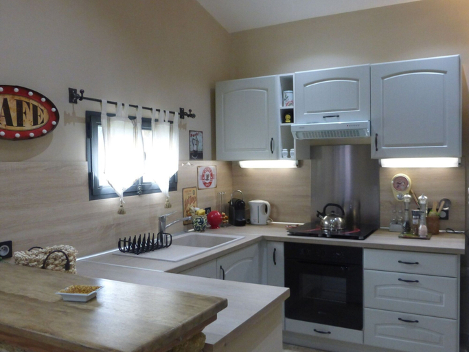Private kitchen 3, Stone House Near Chateauneuf-du-pape Vineyards, Vaucluse