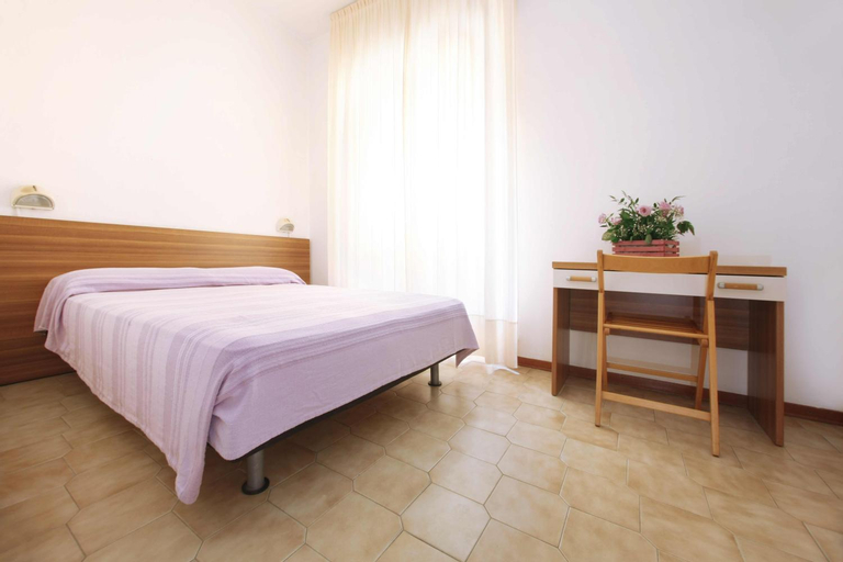 Bedroom 1, Residence Barusso, Savona