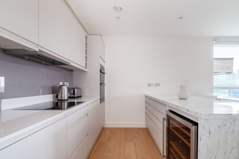 Others 5, The Colindale Luxury Apartment, London