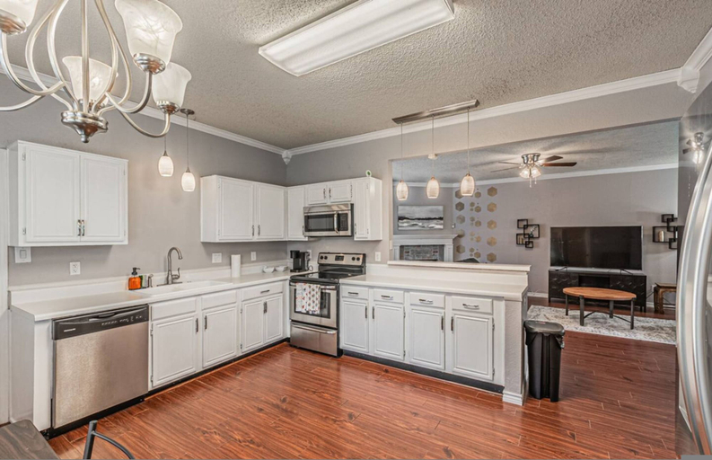 Room 2, Lux 3-br Garage Gated Yard by The Star Frisco, Collin