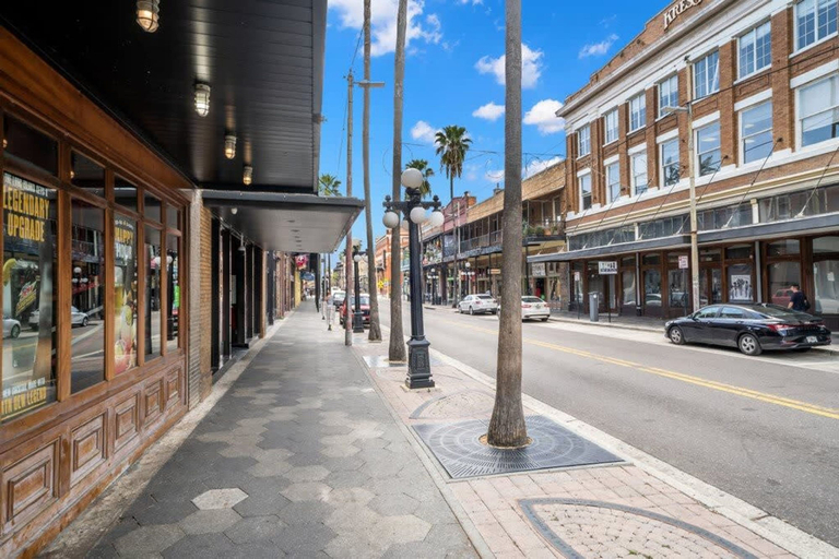 Room 3, NEW The Humidor - 2 Epic Ybor Townhomes, Hillsborough