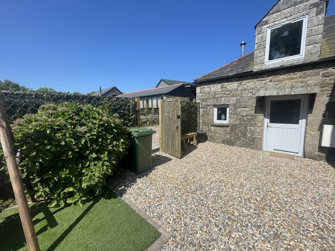Exterior & Views 2, Stunning 4 Bed Pet Friendly Cottage With Hot Tub, Cornwall