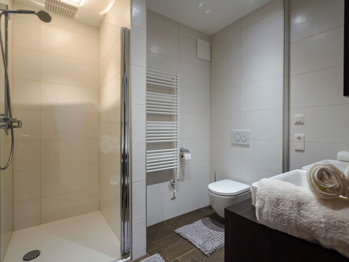 Bathroom, Kitzbuhel alpine lodge with sauna, Zell am See