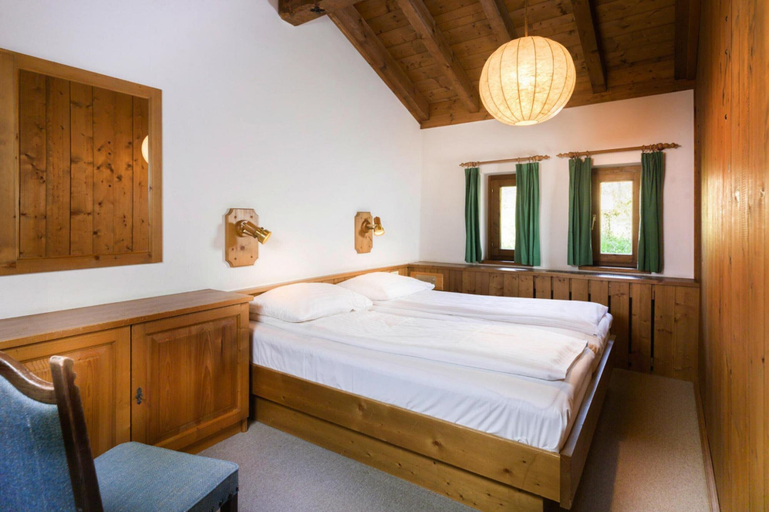Bedroom 3, Apartment in Matrei with ski storage, Lienz